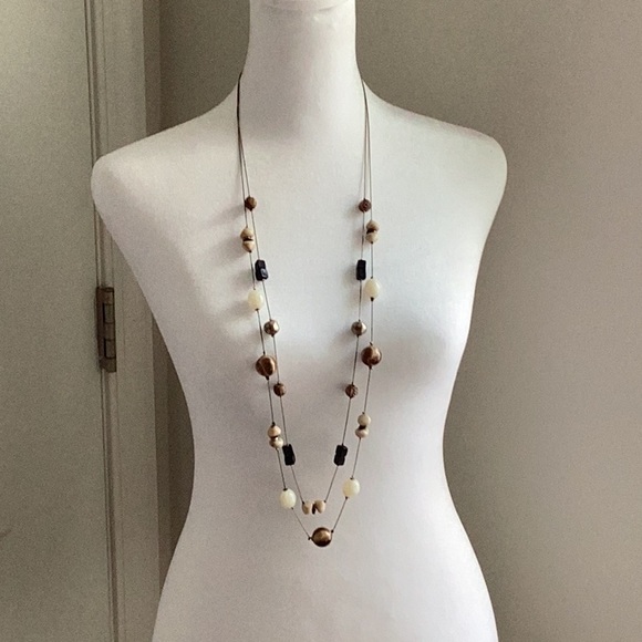 Lot of Faux Pearl Cream and Tan Neclkaces - Picture 3 of 5